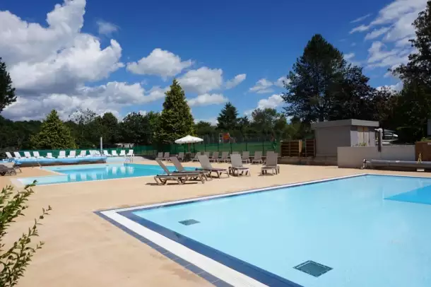 Camping Les Gorges du Chambon 4*, Camping 4* à Eymouthiers (Charente) - Location Mobil Home pour 6 personnes - Photo N°2