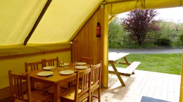 Camping Le Rouge Gorge 4*, Camping 4* à Saint Laurent sur Sèvre (Vendée) - Location Tente équipée pour 7 personnes - Photo N°6