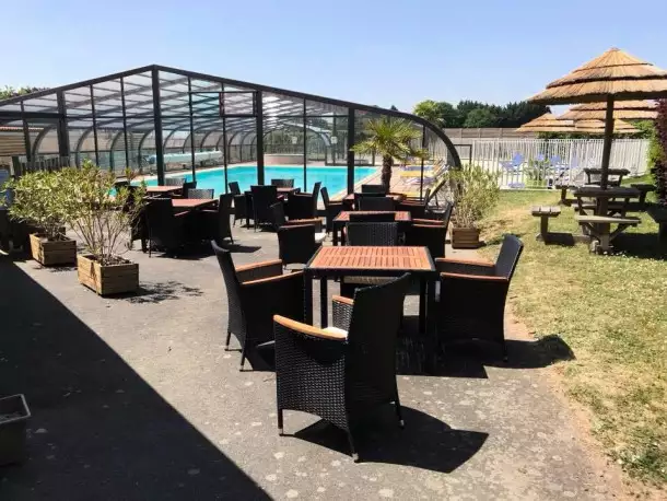 Camping Le Rouge Gorge 4*, Camping 4* à Saint Laurent sur Sèvre (Vendée) - Location Tente équipée pour 7 personnes - Photo N°8
