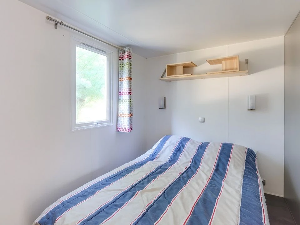 Camping Le Suroit 4*, Camping 4* à Saint Georges d'Oléron (Charente Maritime) - Location Mobil Home pour 4 personnes - Photo N°2