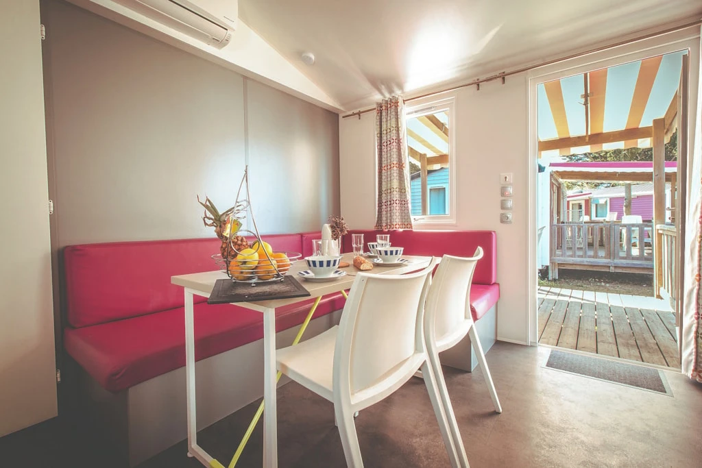 Camping Le Suroit 4*, Camping 4* à Saint Georges d'Oléron (Charente Maritime) - Location Mobil Home pour 4 personnes - Photo N°4