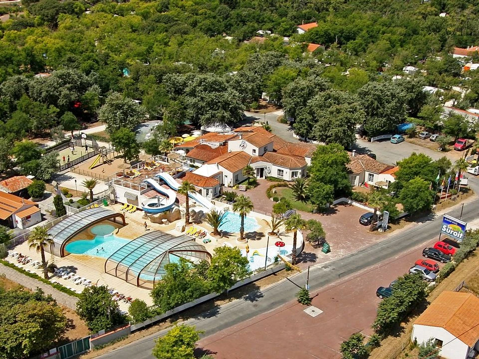 Camping Le Suroit 4*, Camping 4* à Saint Georges d'Oléron (Charente Maritime) - Location Mobil Home pour 4 personnes - Photo N°5