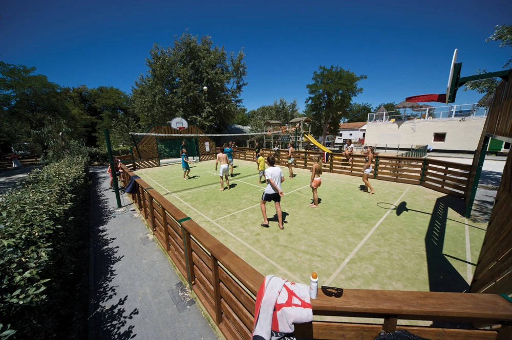 Camping Le Suroit 4*, Camping 4* à Saint Georges d'Oléron (Charente Maritime) - Location Mobil Home pour 4 personnes - Photo N°13