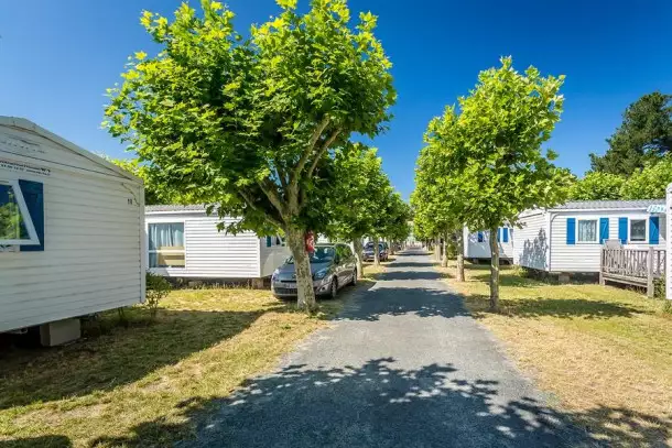 Camping Les Flots Bleus 4*, Camping 4* à La Faute sur Mer (Vendée) - Location Mobil Home pour 6 personnes - Photo N°8