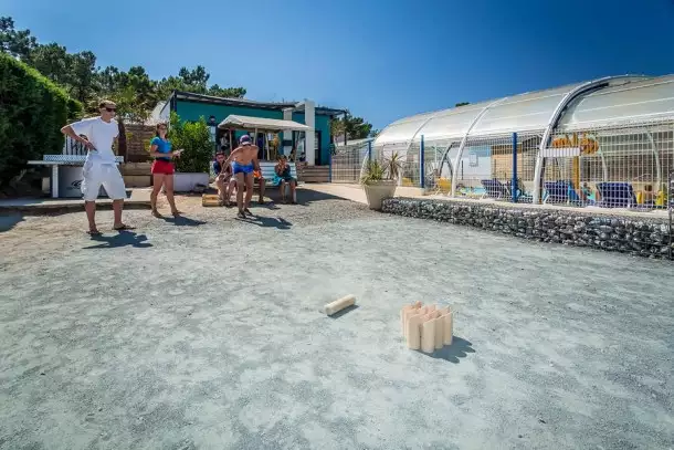 Camping Les Flots Bleus 4*, Camping 4* à La Faute sur Mer (Vendée) - Location Mobil Home pour 6 personnes - Photo N°9