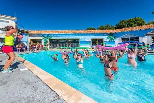 Camping Oléron Loisirs 4*, Camping 4* à Saint Georges d'Oléron (Charente Maritime) - Location Mobil Home pour 6 personnes - Photo N°11
