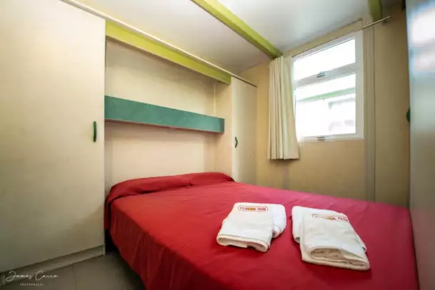 Camping Vilanova Park 4*, Camping 4* à Vilanova I la Geltru (Barcelone) - Location Bungalow pour 5 personnes - Photo N°4
