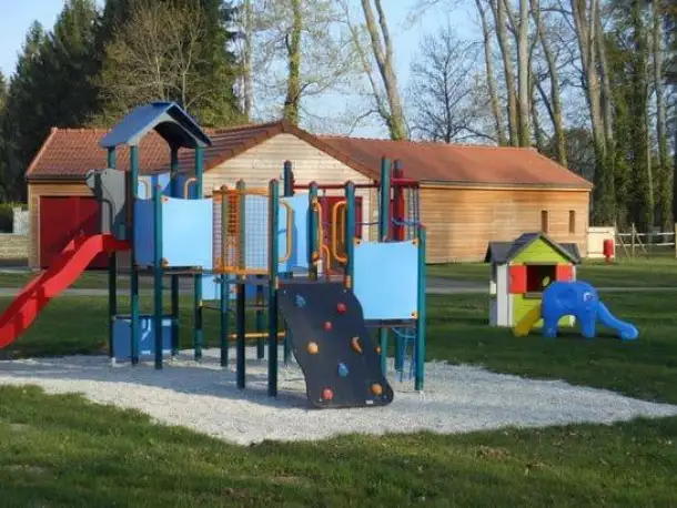 Camping Village de la Champagne, Camping 2* à Bar sur Aube (Aube) - Location Bungalow pour 6 personnes - Photo N°16