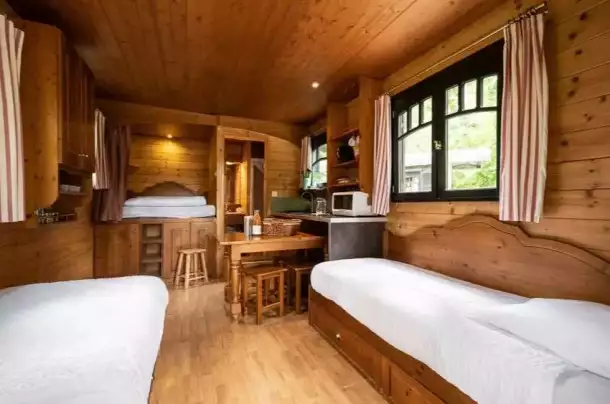 Camping Village de la Champagne, Camping 2* à Bar sur Aube (Aube) - Location Roulotte pour 5 personnes - Photo N°7