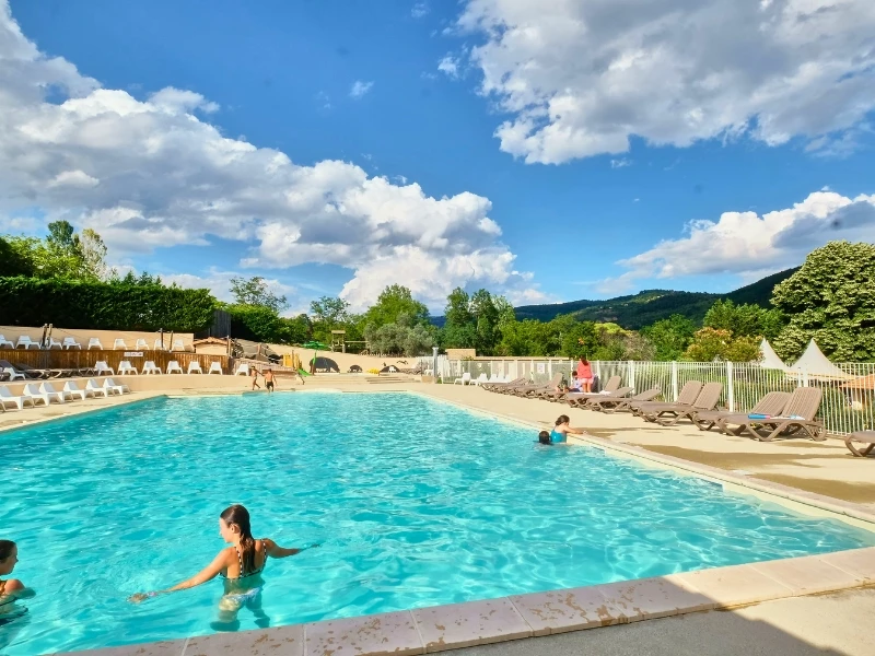 Ludo Camping 3*, Camping 3* à Lussas (Ardèche) - Location Bungalow pour 5 personnes - Photo N°15