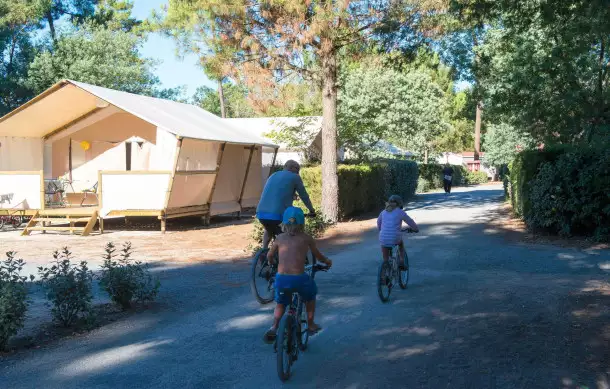 Camping Médoc Plage 4*, Camping 4* à Vendays Montalivet (Gironde) - Location Tente équipée pour 4 personnes - Photo N°11
