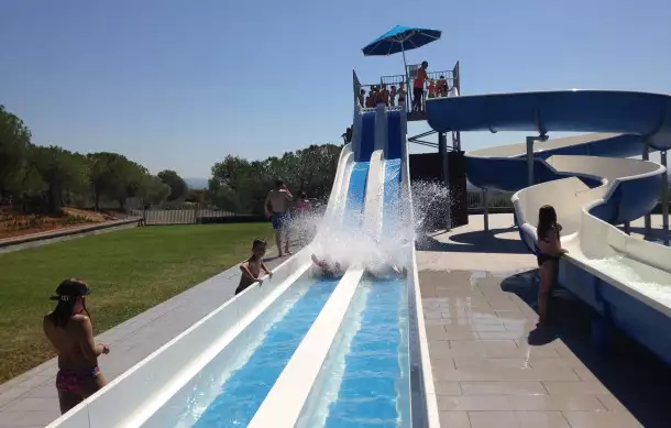 Camping Vilanova Park 4*, Camping 4* à Vilanova I la Geltru (Barcelone) - Location Chalet pour 6 personnes - Photo N°3
