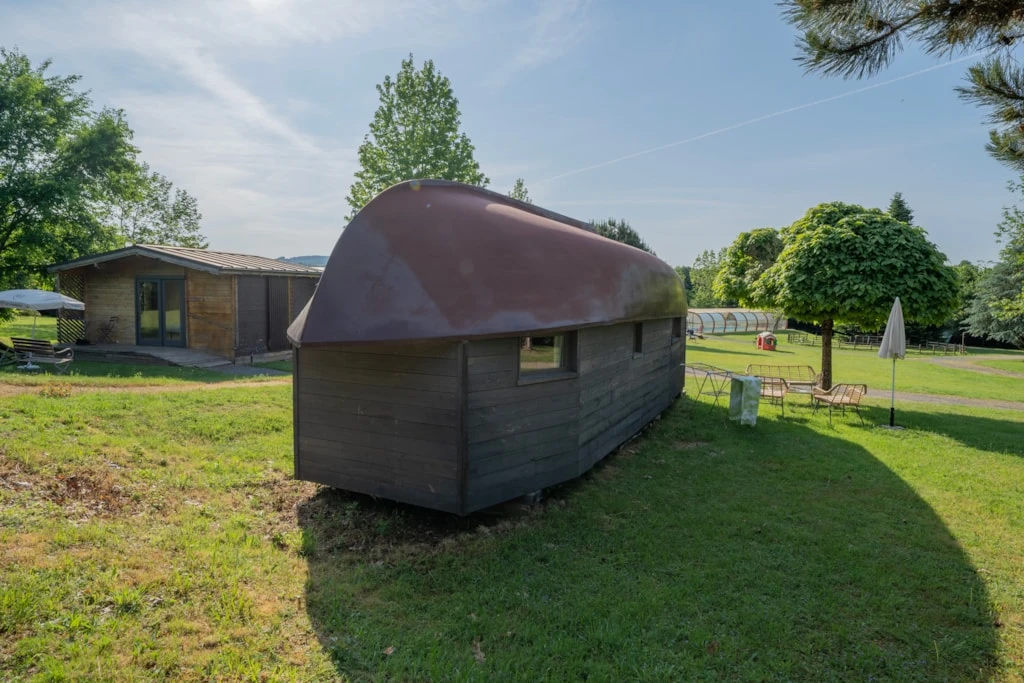 Camping Village des Monédières, Camping 3* à Chamberet (Corrèze) - Location Bungalow pour 5 personnes - Photo N°2