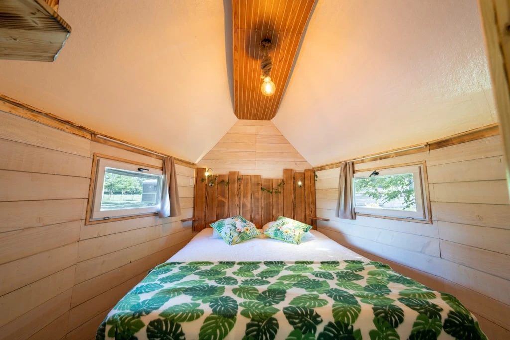 Camping Village des Monédières, Camping 3* à Chamberet (Corrèze) - Location Bungalow pour 5 personnes - Photo N°6