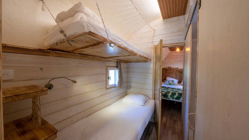 Camping Village des Monédières, Camping 3* à Chamberet (Corrèze) - Location Bungalow pour 5 personnes - Photo N°7