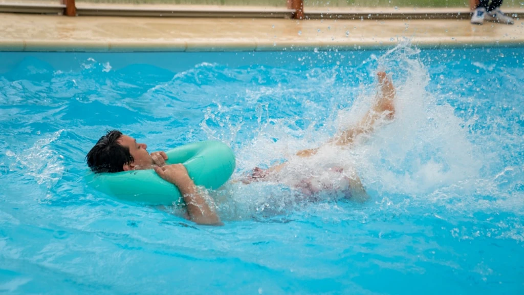 Camping Village des Monédières, Camping 3* à Chamberet (Corrèze) - Location Bungalow pour 5 personnes - Photo N°12