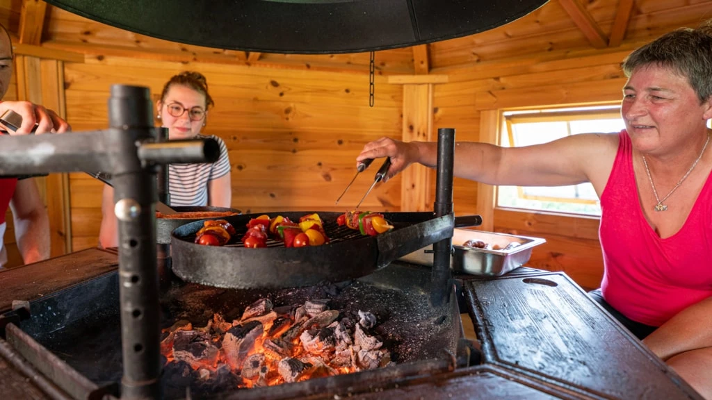 Camping Village des Monédières, Camping 3* à Chamberet (Corrèze) - Location Bungalow pour 5 personnes - Photo N°18
