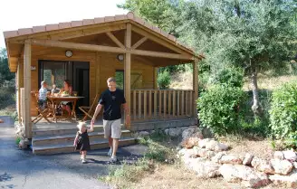Les Cottages Varois, Camping à Solliès Toucas (Var) - Location Mobil Home pour 4 personnes - Photo N°1