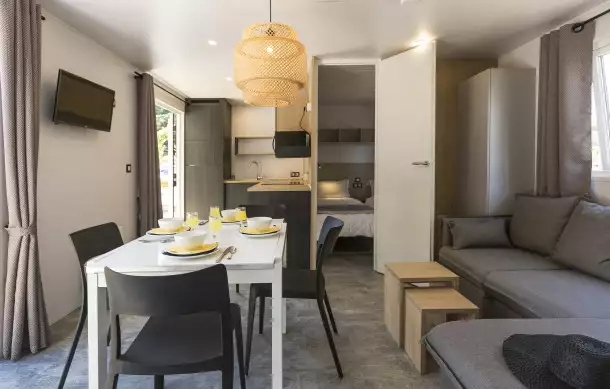 Camping Tamarins Plage 2*, Camping à Le Bois Plage en Ré (Charente Maritime) - Location Appartement pour 6 personnes - Photo N°2
