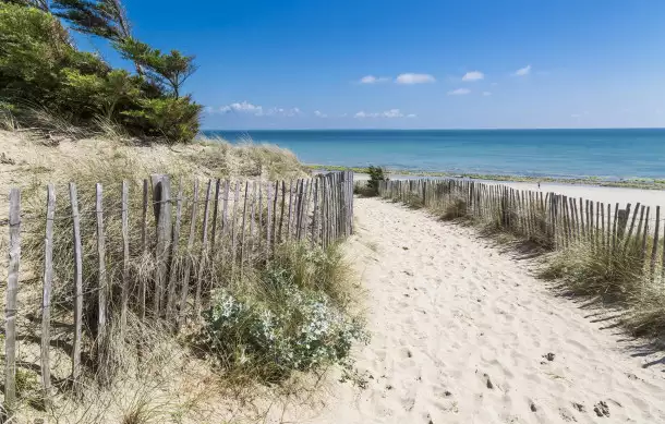 Camping Tamarins Plage 2*, Camping à Le Bois Plage en Ré (Charente Maritime) - Location Appartement pour 6 personnes - Photo N°6