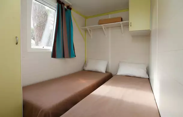 Camping Tamarins Plage 2*, Camping à Le Bois Plage en Ré (Charente Maritime) - Location Appartement pour 6 personnes - Photo N°10