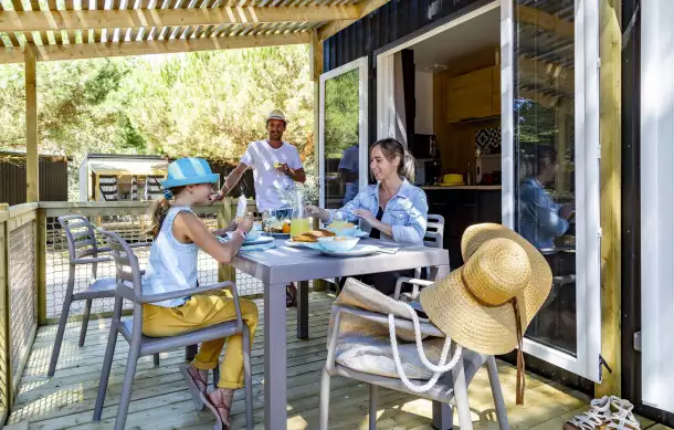 Camping Tamarins Plage 2*, Camping à Le Bois Plage en Ré (Charente Maritime) - Location Appartement pour 6 personnes - Photo N°24