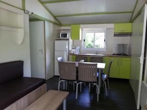 Camping des Sources 3*, Camping 3* à Saint Jean du Gard (Gard) - Location Chalet pour 8 personnes - Photo N°3