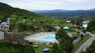 Camping Beaume Giraud 3*, Camping 3* à Balazuc (Ardèche) - Location Mobil Home pour 4 personnes - Photo N°2