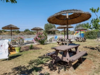 Camping Beaume Giraud 3*, Camping 3* à Balazuc (Ardèche) - Location Mobil Home pour 4 personnes - Photo N°10