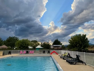 Camping Beaume Giraud 3*, Camping 3* à Balazuc (Ardèche) - Location Mobil Home pour 4 personnes - Photo N°11