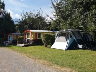 Camping Le Colporteur 4*, Camping 4* à Le Bourg d'Oisans (Isère) - Location Chalet pour 4 personnes - Photo N°7