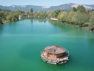 Camping le Lac Bleu 3*, Camping 3* à Châtillon en Diois (Drôme) - Location Mobil Home pour 4 personnes - Photo N°3