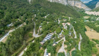 Camping Les Princes d'Orange 4*, Camping 4* à Orpierre (Hautes Alpes) - Location Mobil Home pour 4 personnes - Photo N°4