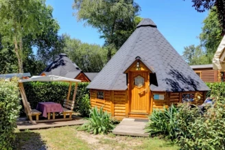 Camping L'Étang du Pays Blanc 3*, Camping 3* à Guérande (Loire Atlantique) - Location Chalet pour 4 personnes - Photo N°1