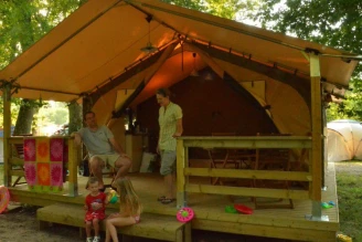 Camping La Clairière 4*, Camping 4* à Saint Paul en Born (Landes) - Location Tente équipée pour 4 personnes - Photo N°1