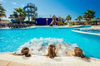 Camping Le Marisol 5* Ze collection, Camping 5* à Torreilles Plage (Pyrénées Orientales) - Location Mobil Home pour 4 personnes - Photo N°2