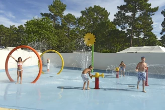 Camping Les Embruns 4* Ze collection, Camping 4* à Lège Cap Ferret (Gironde) - Location Mobil Home pour 5 personnes - Photo N°9