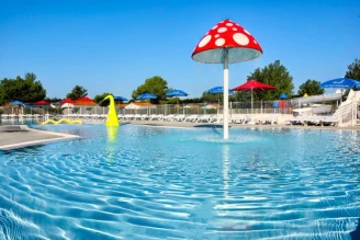 Camping Les Ilates 4*, Camping 4* à Loix (Charente Maritime) - Location Tente équipée pour 5 personnes - Photo N°4
