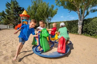 Camping Les Ilates 4*, Camping 4* à Loix (Charente Maritime) - Location Tente équipée pour 5 personnes - Photo N°10