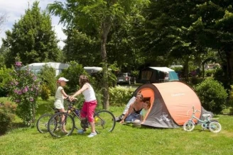 Camping Saint Martin 3*, Camping 3* à Sorèze (Tarn) - Location Roulotte pour 4 personnes - Photo N°4