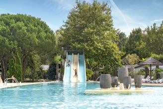 Camping Sequoia Parc 5* Ze collection, Camping 5* à Saint Just Luzac (Charente Maritime) - Location Mobil Home pour 4 personnes - Photo N°8