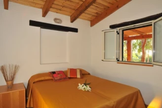 Camping Torre del Porticciolo 4*, Camping 4* à Alghero (Sassari) - Location Chalet pour 2 personnes - Photo N°4