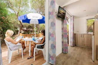 Camping Torre del Porticciolo 4*, Camping 4* à Alghero (Sassari) - Location Mobil Home pour 4 personnes - Photo N°6