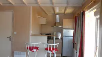 Camping des Bastides 4*, Camping 4* à Salles (Lot et Garonne) - Location Chalet pour 4 personnes - Photo N°5