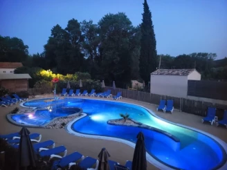 Camping du Moulin des Iscles 3*, Camping 3* à Roquebrune sur Argens (Var) - Location Tente équipée pour 5 personnes - Photo N°3