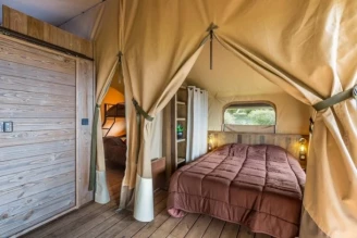 Camping du Moulin des Iscles 3*, Camping 3* à Roquebrune sur Argens (Var) - Location Tente équipée pour 5 personnes - Photo N°4