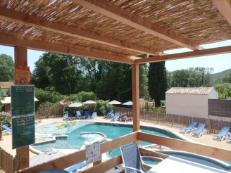 Camping du Moulin des Iscles 3*, Camping 3* à Roquebrune sur Argens (Var) - Location Mobil Home pour 2 personnes - Photo N°15