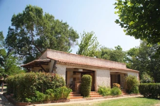Camping du Moulin des Iscles 3*, Camping 3* à Roquebrune sur Argens (Var) - Location Mobil Home pour 2 personnes - Photo N°16
