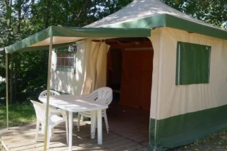 Camping Le Parc 4*, Camping 4* à Saint Paul en Forêt (Var) - Location Tente équipée pour 4 personnes - Photo N°1