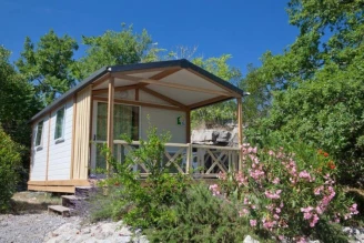 Camping Le Petit Bois 4*, Camping 4* à Ruoms (Ardèche) - Location Chalet pour 2 personnes - Photo N°1